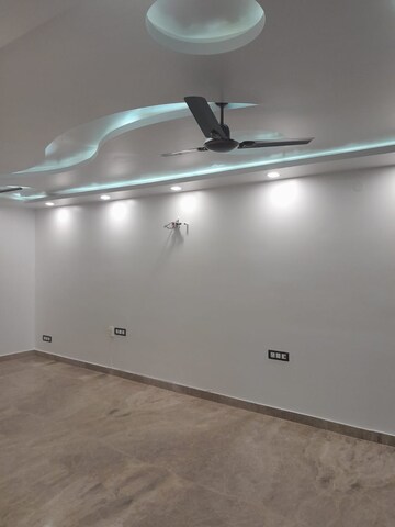 Room in 3 BHK Builder Floor at Sector 46 – for Rent