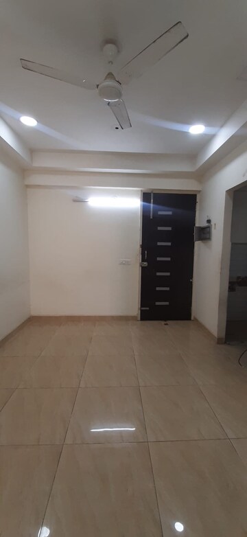 Room in 2 BHK Apartment at Gaur City 2 - 14th Avenue, Sector 16c Greater Noida – for Rent
