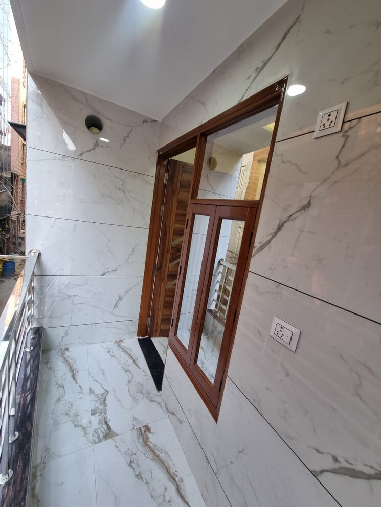 Balcony, uttam nagar 3 Bedroom 800 Sq.Ft. Builder Floor In Uttam Nagar Delhi 8216185