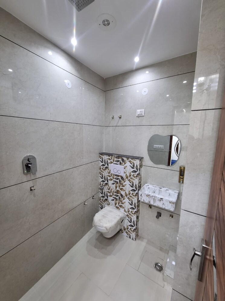 Bathroom, uttam nagar 3 Bedroom 800 Sq.Ft. Builder Floor In Uttam Nagar Delhi 8216185