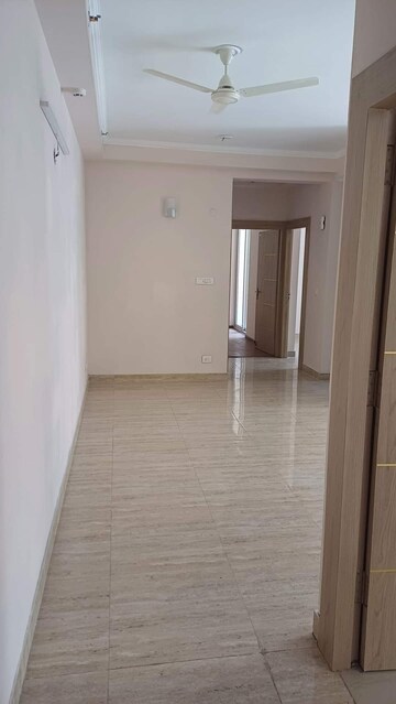 Room in 2 BHK Apartment at Amrapali Golf Homes, Sector 4, Greater Noida – for Rent