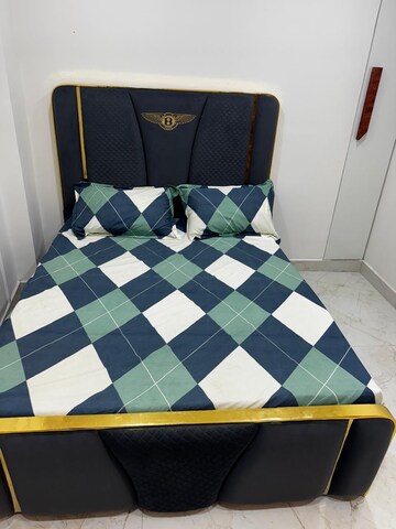 Master Bedroom in 1 BHK Builder Floor at Mahavir Enclave 1 – for Rent