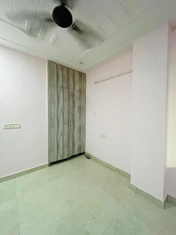 Room in 2 BHK Builder Floor at Sector 30 – for Rent