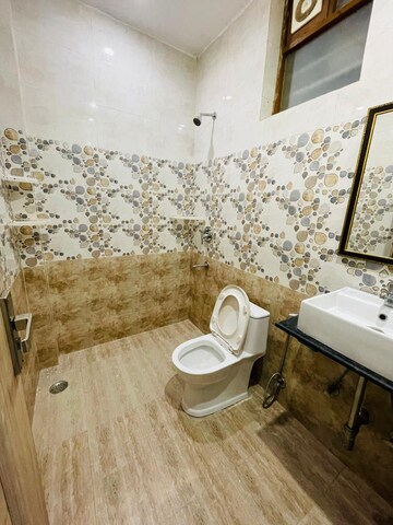 Master Bedroom in 2 BHK Builder Floor at Sector 30 – for Rent