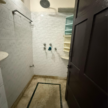 Bathroom in 2.5 BHK Villa at Sector 21 – for Rent