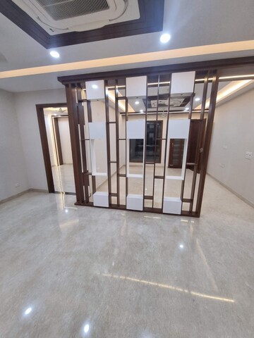 Room in 4 BHK Apartment at Garur Golf Island, Sector 19b Dwarka – for Sale