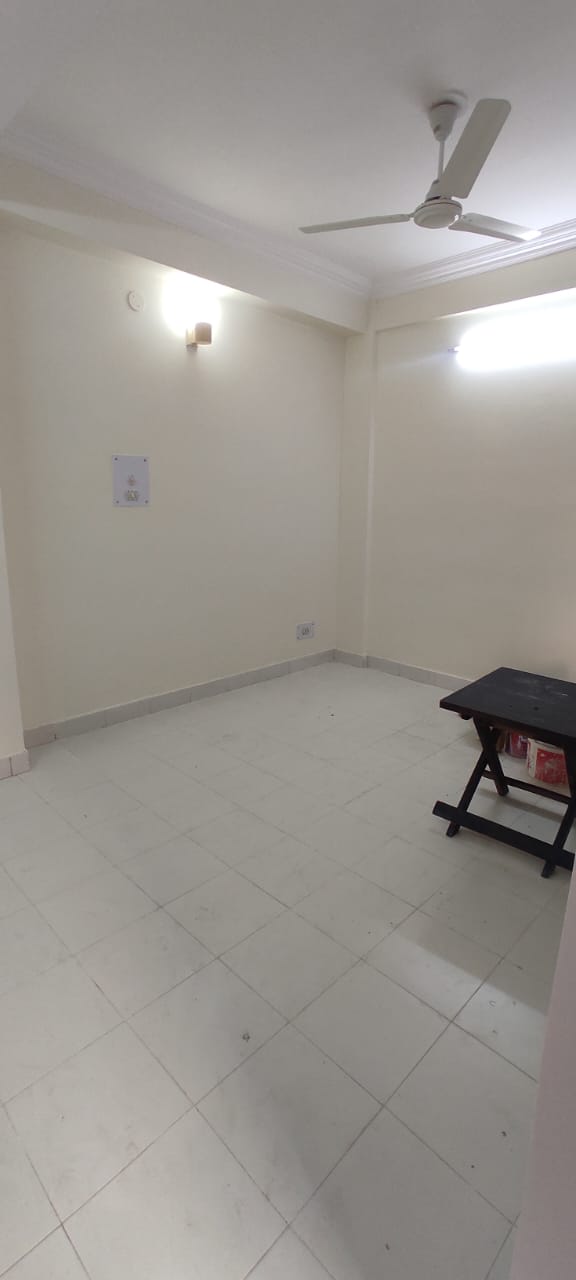 1 BHK + Extra Room Apartment For Sale in Kaveri Apartment Sector D