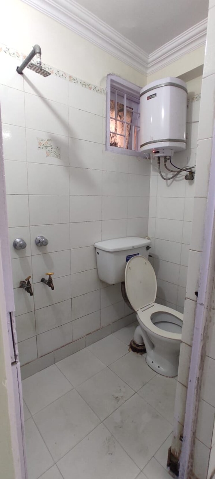 Bathroom, vasant kunj 1 Bedroom 600 Sq.Ft. Apartment In Vasant Kunj Delhi 8216397
