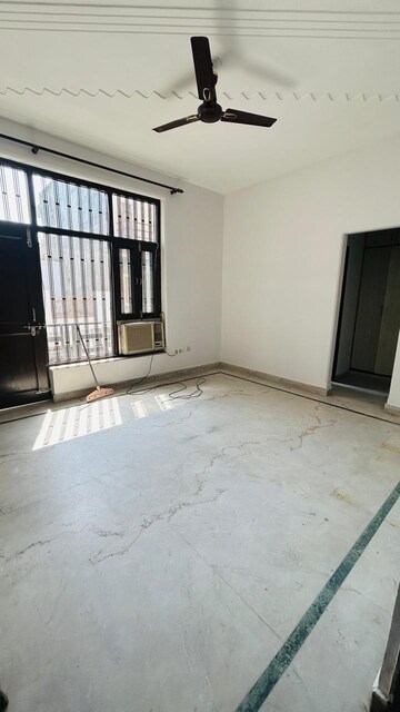 1 BHK Builder Floor For Rent in Sector 40