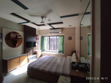Living Room in 5 BHK Apartment at Santacruz West – for Sale