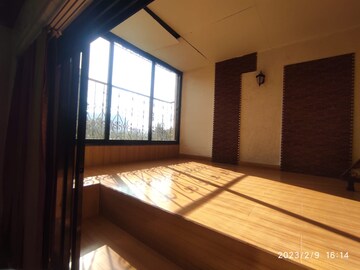 Bedroom in 5 BHK Apartment at Santacruz West – for Sale