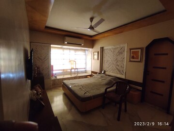 Living Room in 5 BHK Apartment at Santacruz West – for Sale