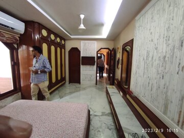 Bedroom in 5 BHK Apartment at Santacruz West – for Sale