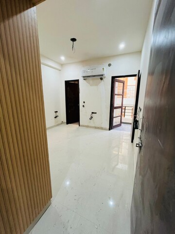 Room in 2 BHK Builder Floor at Sector 47 – for Rent