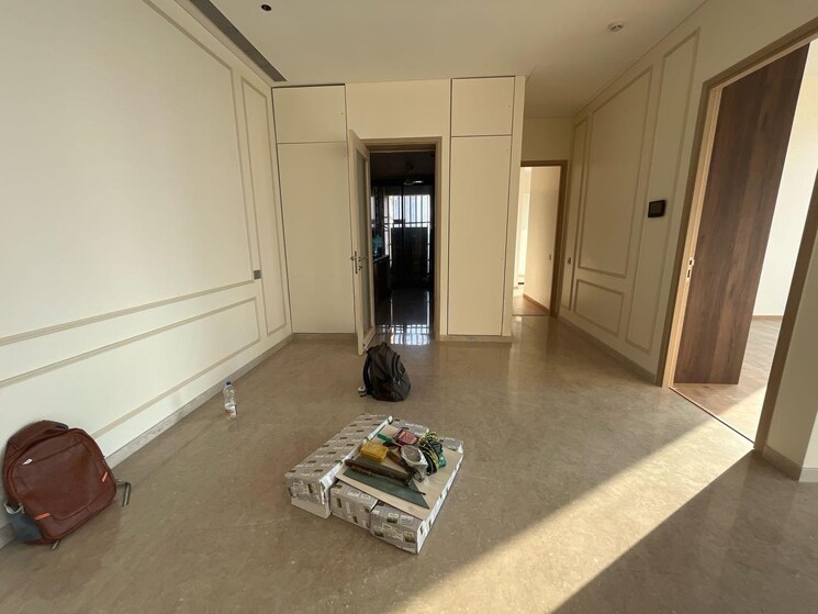  Parking, rustomjee-crown 4 Bedroom 2573 Sq.Ft. Apartment In Prabhadevi Mumbai 8216463