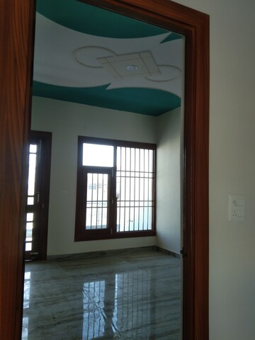 Room in 4 BHK Apartment at Vasundhara Sector 1 – for Rent