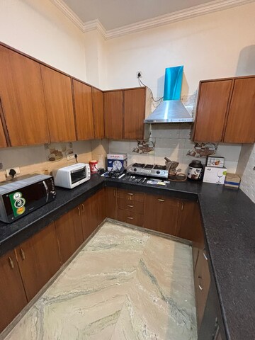 Kitchen in 3 BHK Builder Floor at Sector 40 – for Rent