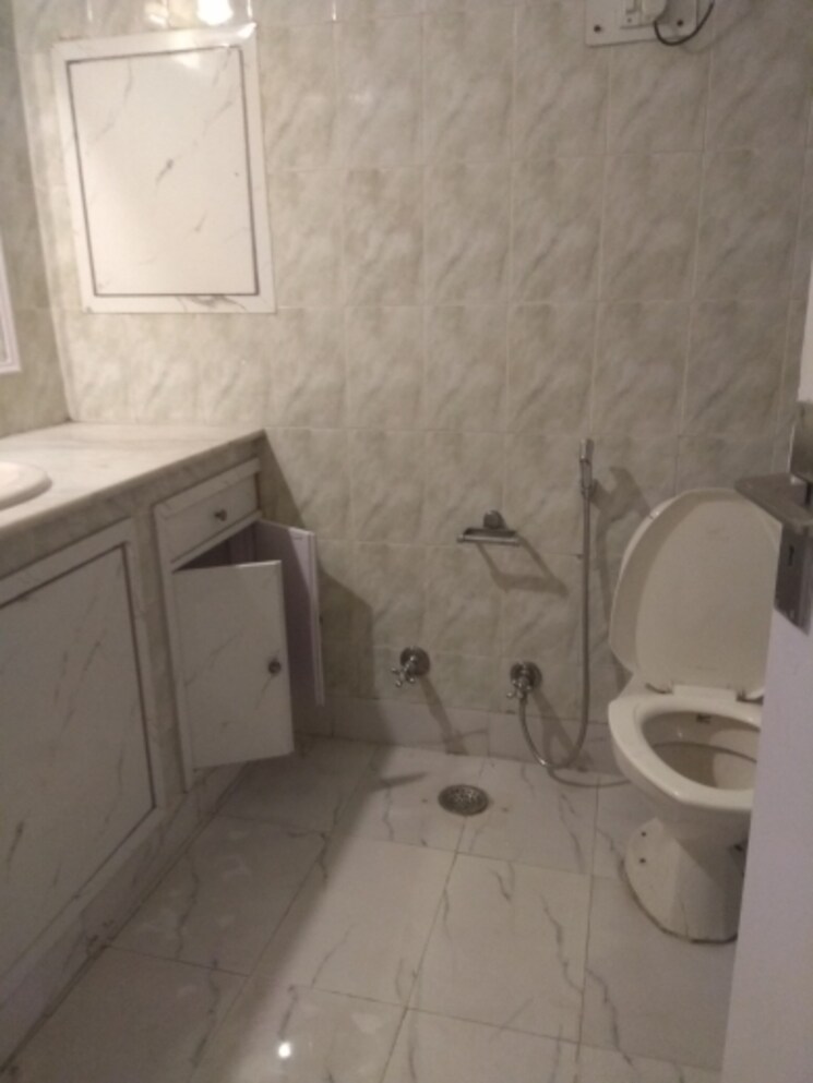 Bathroom, new friends colony 4 Bedroom 474 Sq.Yd. Independent House In New Friends Colony Delhi 8216520