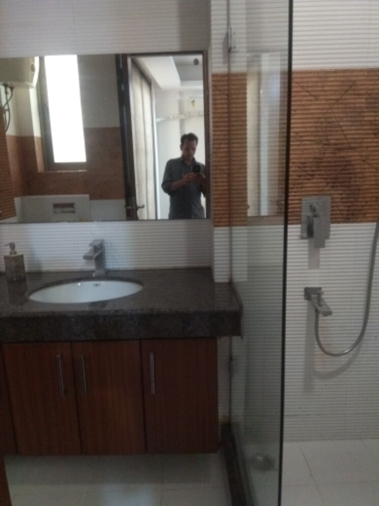 Bathroom, new friends colony 4 Bedroom 474 Sq.Yd. Independent House In New Friends Colony Delhi 8216520