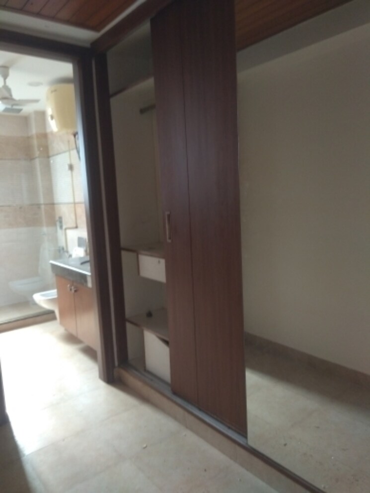Room, new friends colony 4 Bedroom 474 Sq.Yd. Independent House In New Friends Colony Delhi 8216520