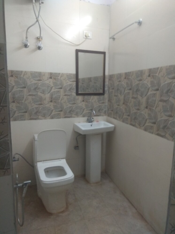 Bathroom, new friends colony 4 Bedroom 474 Sq.Yd. Independent House In New Friends Colony Delhi 8216520