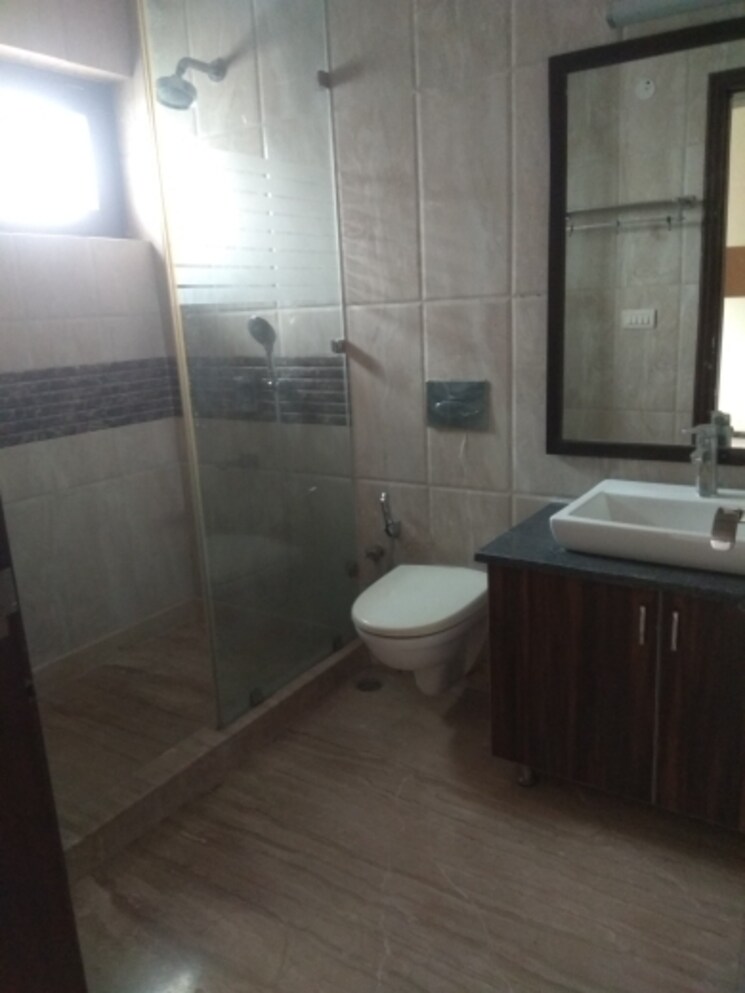 Bathroom, new friends colony 4 Bedroom 474 Sq.Yd. Independent House In New Friends Colony Delhi 8216520