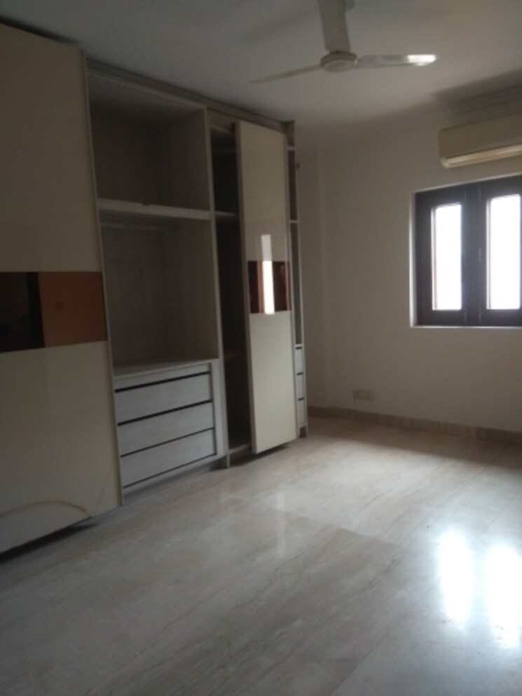 Room, new friends colony 4 Bedroom 474 Sq.Yd. Independent House In New Friends Colony Delhi 8216520