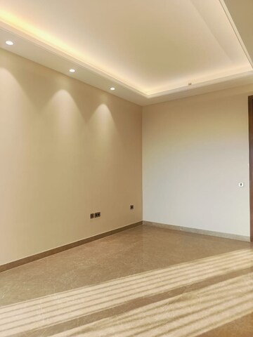 Room in 3 BHK Apartment at Prateek Edifice, Sector 107 – for Rent