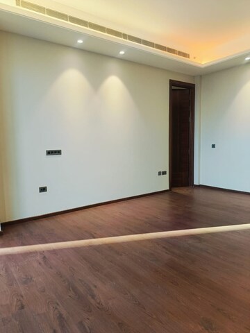 Room in 3 BHK Apartment at Prateek Edifice, Sector 107 – for Rent