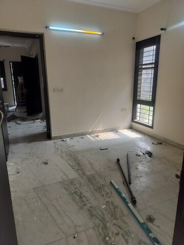 Room in 1 BHK Builder Floor at Sector 40 – for Rent