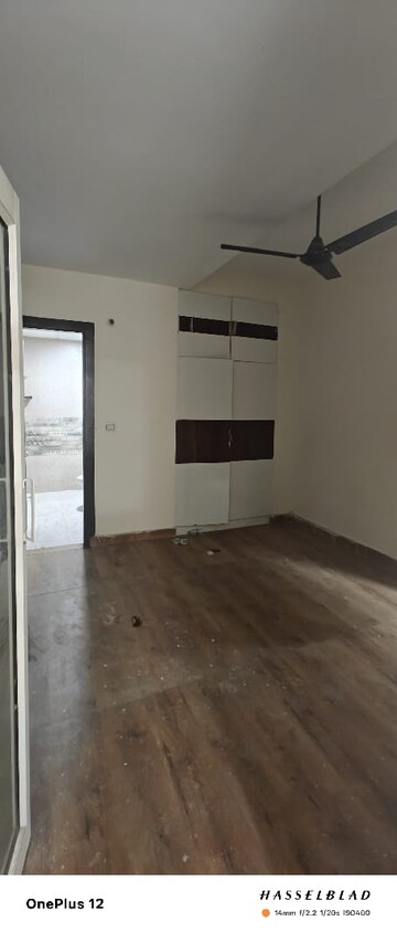 Room in 2 BHK Builder Floor at Sector 73 – for Sale