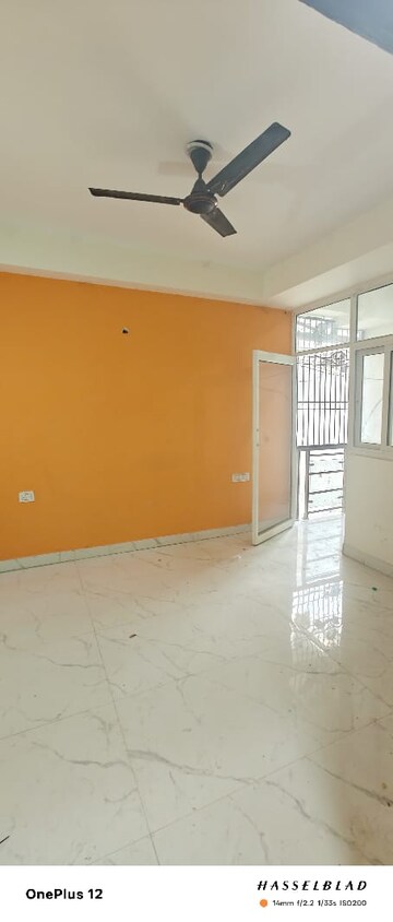 Room in 2 BHK Builder Floor at Sector 73 – for Sale