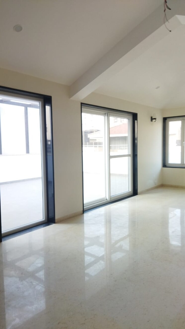 Room, unitech-uniworld-resorts-the-residences 5 Bedroom 6968 Sq.Ft. Villa In Sector 33 Gurgaon 8216594