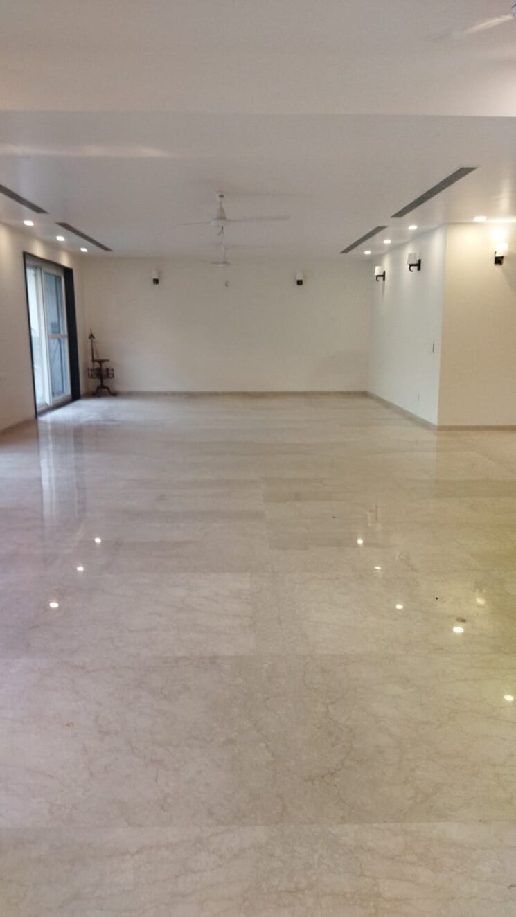 Living Room, unitech-uniworld-resorts-the-residences 5 Bedroom 6968 Sq.Ft. Villa In Sector 33 Gurgaon 8216594