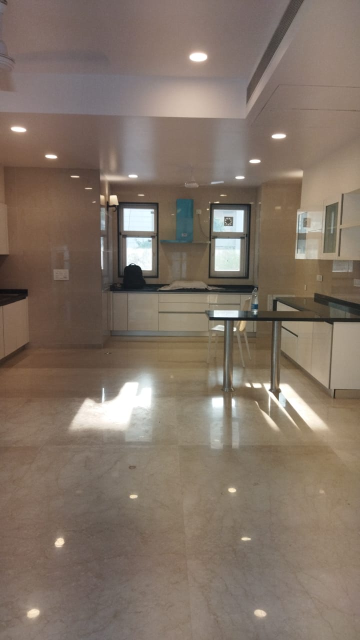 5 BHK + Pooja Room,Servant Room 6968 Sq.Ft. Villa in Unitech Uniworld Resorts-The Residences