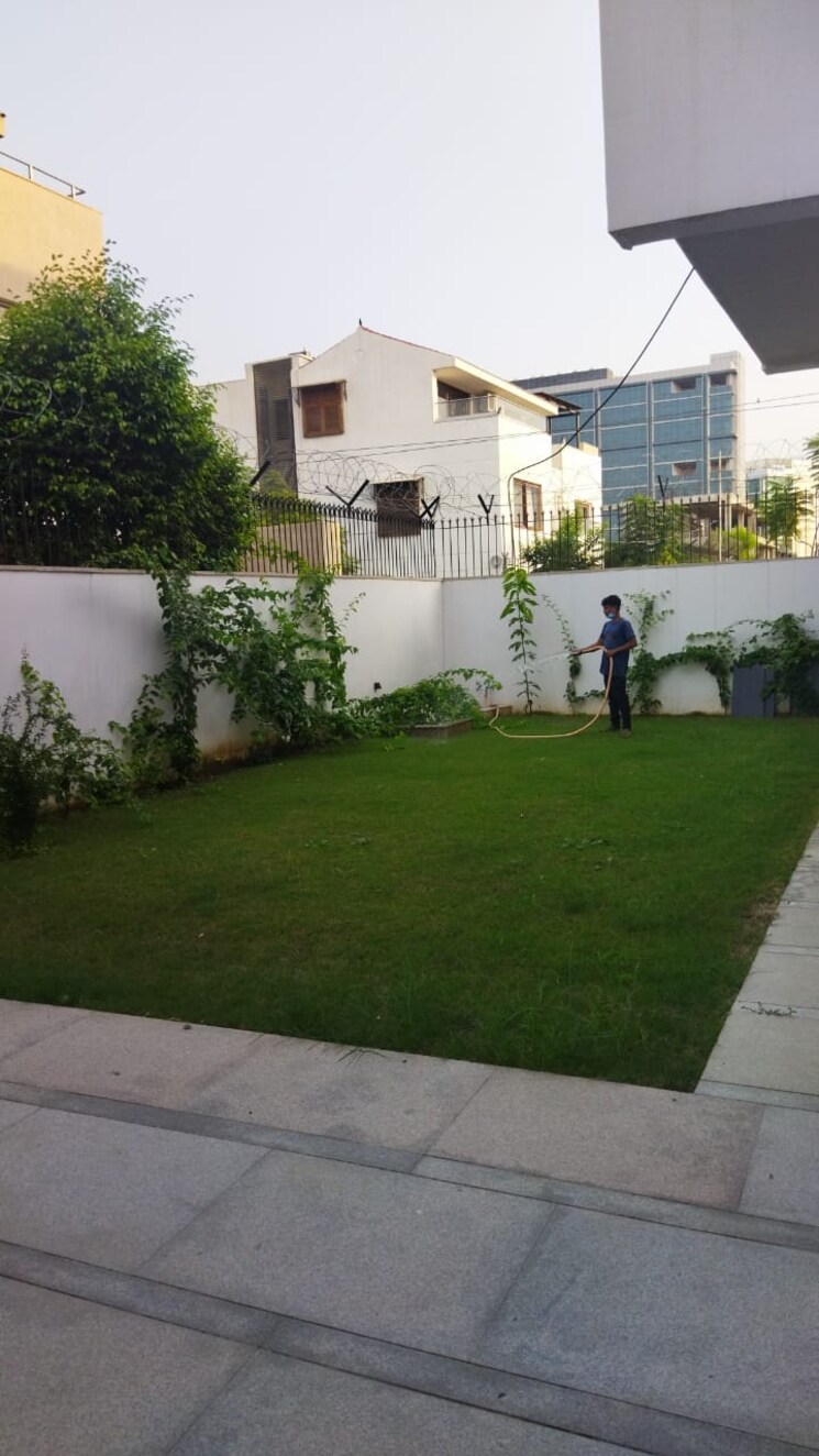 Garden, unitech-uniworld-resorts-the-residences 5 Bedroom 6968 Sq.Ft. Villa In Sector 33 Gurgaon 8216594