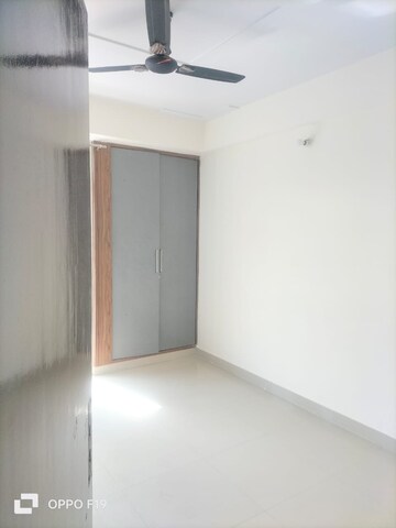 Room in 3 BHK Apartment at Proview Officer City 2, Raj Nagar Extension – for Rent