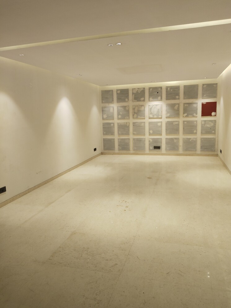 Room, unitech-uniworld-resorts-the-residences 5 Bedroom 7000 Sq.Ft. Villa In Sector 33 Gurgaon 8216672