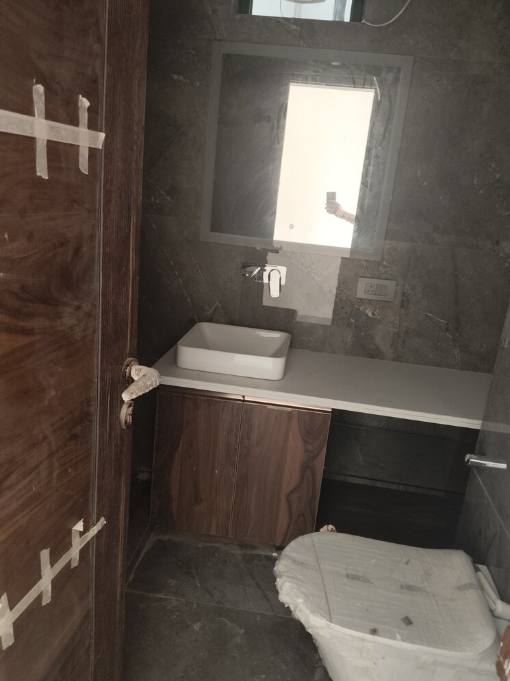 Bathroom, unitech-uniworld-resorts-the-residences 5 Bedroom 7000 Sq.Ft. Villa In Sector 33 Gurgaon 8216672