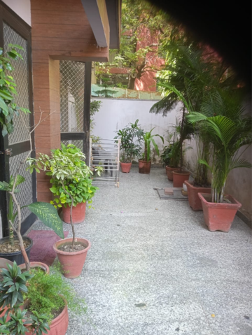 1 RK Builder Floor – Garden View at Safdarjang Enclave - for Rent