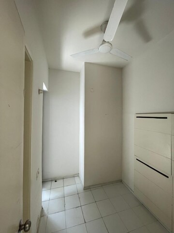 Room in 2 BHK Apartment at Ireo Skyon, Sector 60 – for Sale