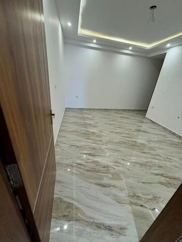 Room in 3.5 BHK Builder Floor at Igi Airport Area – for Rent