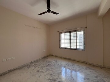 Room in 3 BHK Builder Floor at Hsr Layout – for Rent