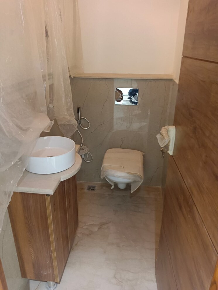 Bathroom, nangal dewat 3 Bedroom 200 Sq.Yd. Builder Floor In Nangal Dewat Delhi 8216745