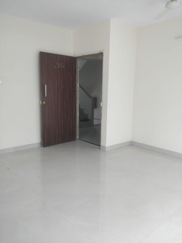 Room in 3 BHK Apartment at Vile Parle East – for Rent