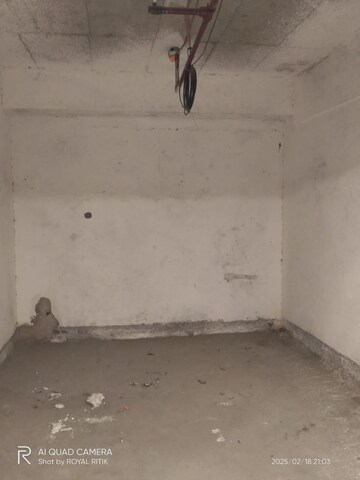 Room in  Office Space at Amrapali Crystal Homes, Sector 76 – for Rent