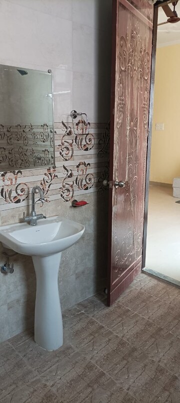 Bathroom in 3 BHK Apartment at Gomti Nagar – for Rent