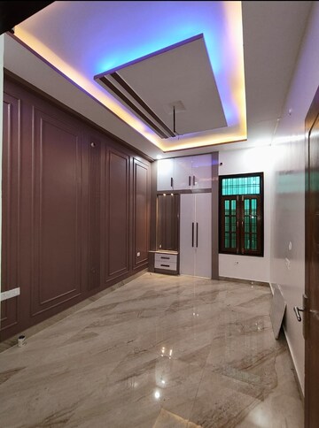 Room in 3 BHK Independent House at Jankipuram Extension – for Sale