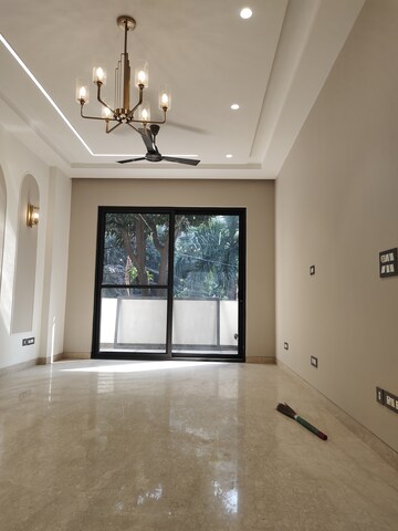 Room in 3 BHK Builder Floor at Nehru Enclave – for Sale