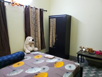 Bedroom in 6+ BHK Independent House at Prince Anwar Shah Road – for Sale